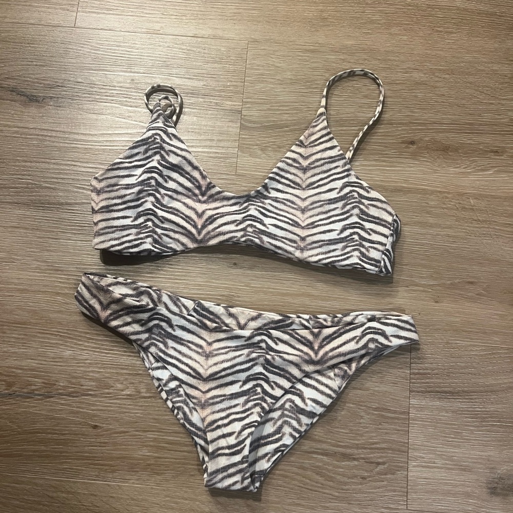 Boys + arrows bikini. Animal print. Wonderful texture. Seamless